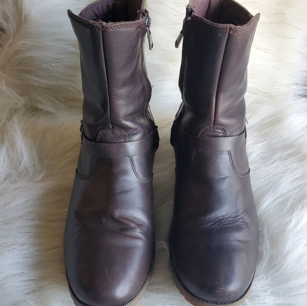 Teva Mid Brown Leather Boots